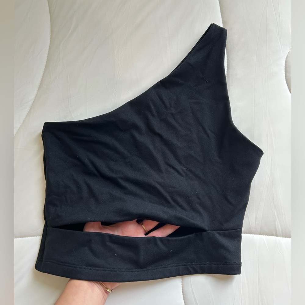 Abercrombie and Fitch Cutout Keyhole One Shoulder Top - Picture 2 of 7